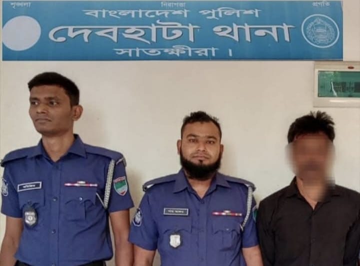 দেবহাটাসহ বিভিন্ন থানার ৯ মামলার আসামি অস্ত্রবাজ রিপন গ্রেফতার, জনমনে স্বস্তি