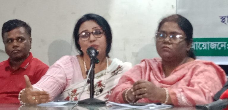 চাকরি বহাল রাখার দাবিতে আরবান প্রাইমারী হেলথ কেয়ার সার্ভিসেস ডেলিভারী প্রকল্পের-২য় পর্যায় সংবাদ সম্মেলন